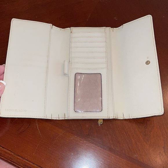 Michael Kors Envelope Style Snap Wallet Large Logo - Picture 4 of 7